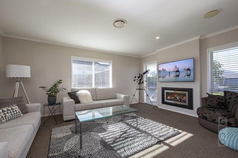 Photo of property in 14 Pohutukawa Parade, Riverhead, 0820