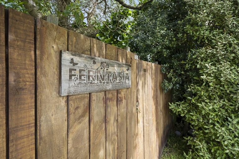 Photo of property in 4 Robert Grove, Paraparaumu, 5032