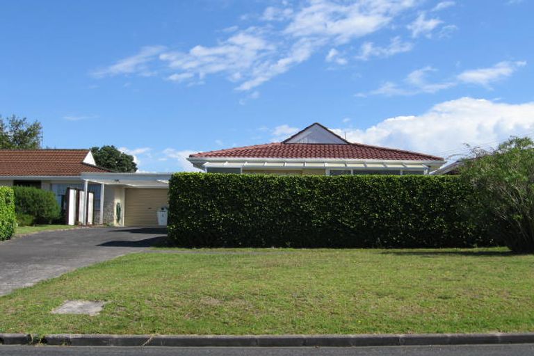 Photo of property in 23/1 Rock Isle Road, Torbay, Auckland, 0630