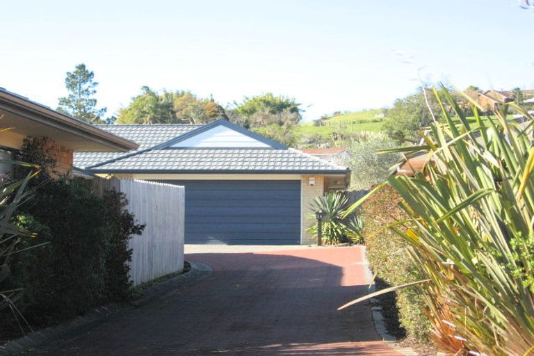 Photo of property in 11 Emmerdale Avenue, Papakura, 2110