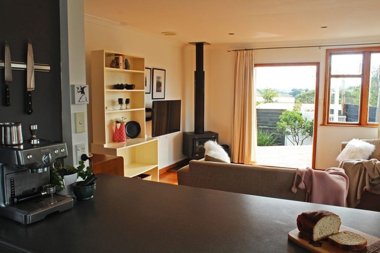 Photo of property in 1/102 Beresford Street, Bayswater, Auckland, 0622