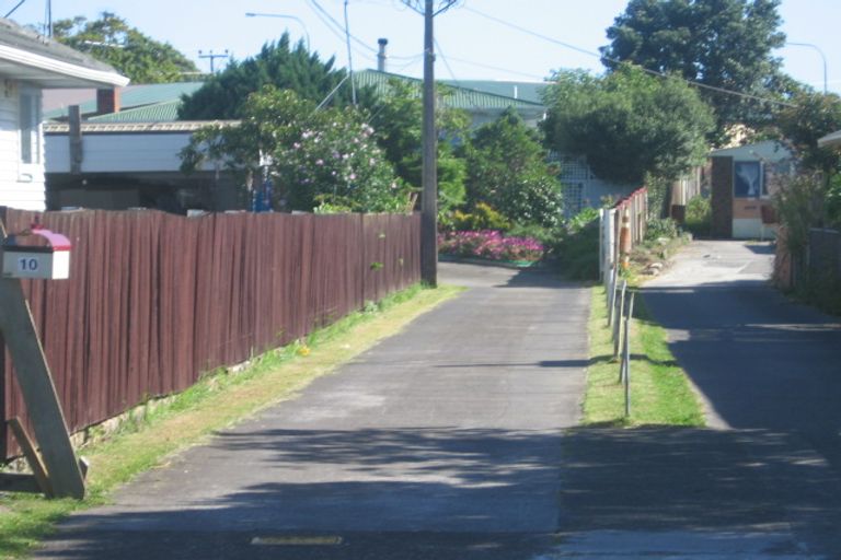 Photo of property in 10 Tonar Street, Northcote, Auckland, 0627