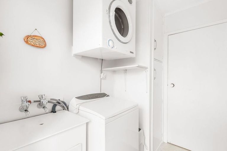 Photo of property in 3/38 Kirrie Avenue, Te Atatu South, Auckland, 0610