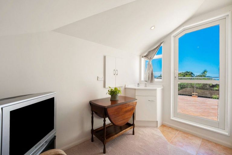 Photo of property in 2/89 Aberdeen Road, Castor Bay, Auckland, 0620