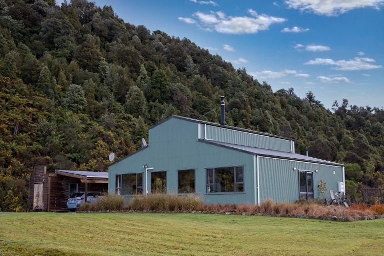 Photo of property in 670 Kumara-inchbonnie Road, Dunganville, Kumara, 7875