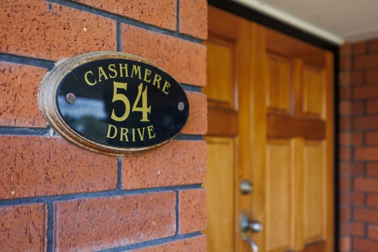 Photo of property in 54 Cashmere Drive, Fitzherbert, Palmerston North, 4410
