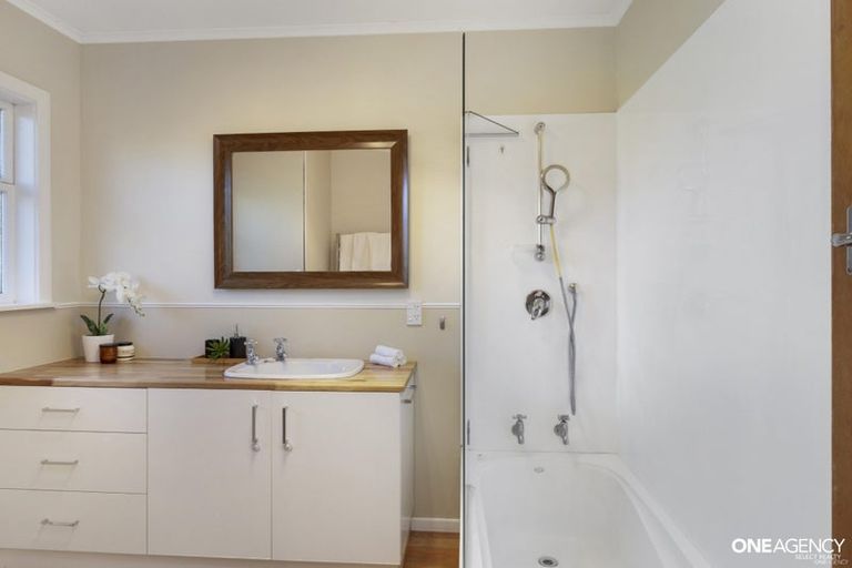 Photo of property in 9 Woodstock Terrace, Tawa, Wellington, 5028