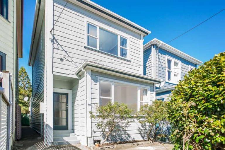 Photo of property in 12 Edge Hill, Mount Victoria, Wellington, 6011