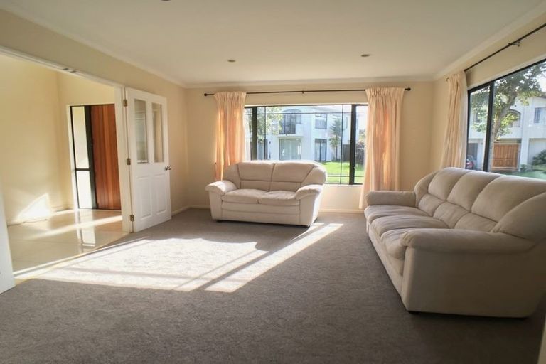 Photo of property in 32 Riverstone Road, Te Atatu Peninsula, Auckland, 0610