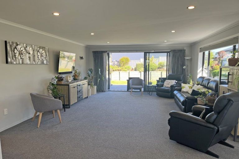 Photo of property in 15 Dove Place, Holmes Hill, Oamaru, 9401