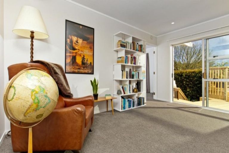 Photo of property in 19 Sunward Rise, Glenfield, Auckland, 0629