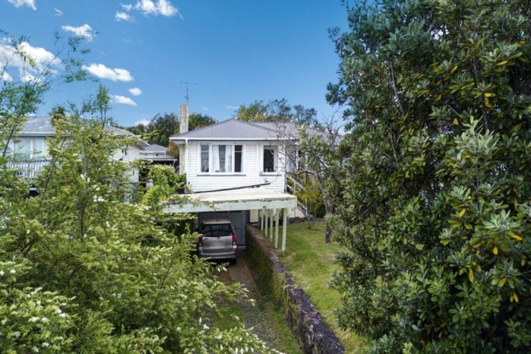 Photo of property in 8 Coniston Avenue, Te Atatu South, Auckland, 0610