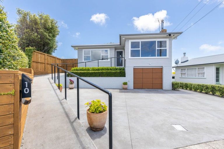 Photo of property in 10 Margaret Place, Merrilands, New Plymouth, 4312