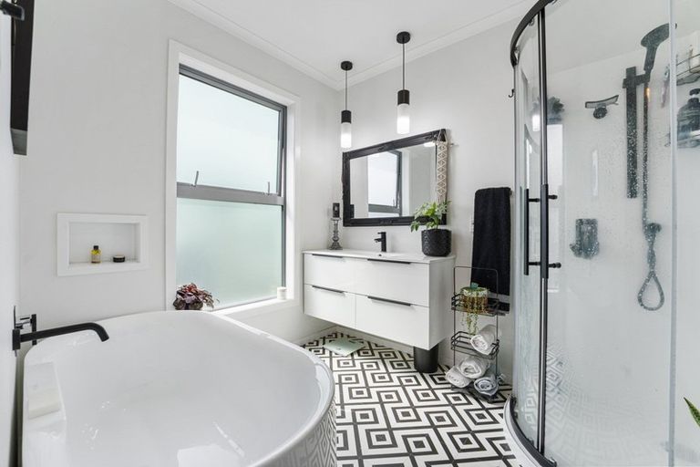 Photo of property in 64 Cloten Road, Stratford, 4332