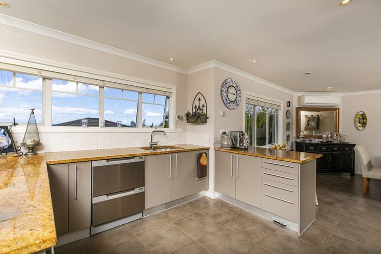 Photo of property in 235b East Coast Road, Mairangi Bay, Auckland, 0630
