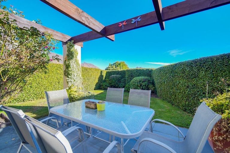 Photo of property in 9 Meadowbrook Place, Wanaka, 9305