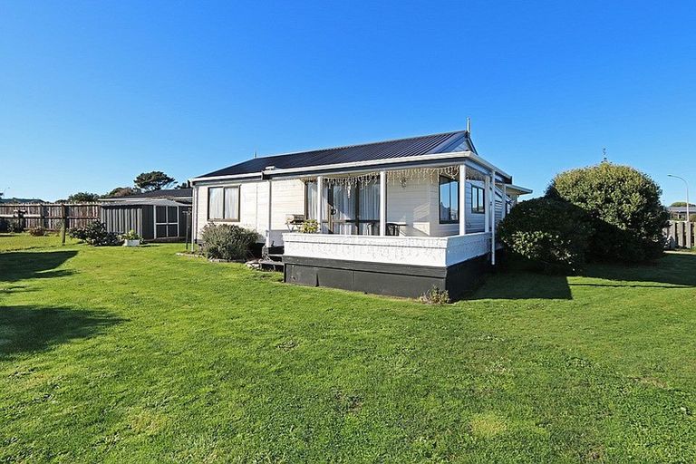 Photo of property in 16 Pohutukawa Drive, Opunake, 4616
