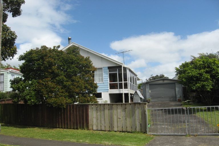 Photo of property in 3 Aden Place, Clendon Park, Auckland, 2103