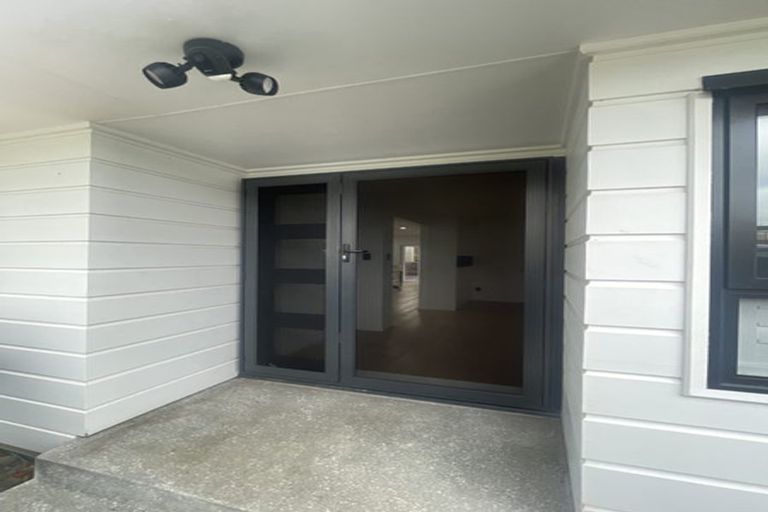 Photo of property in 58 Beechdale Crescent, Pakuranga Heights, Auckland, 2010