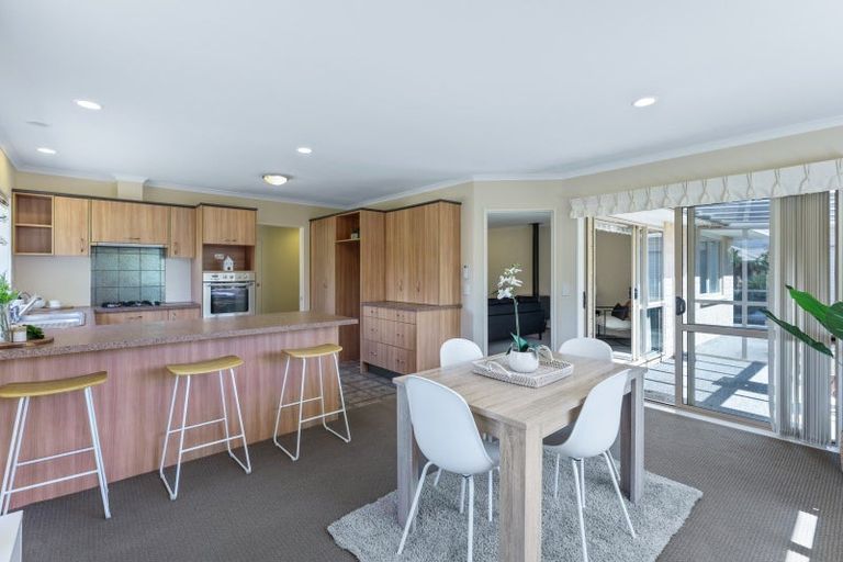 Photo of property in 5 Ashleigh Way, Waikanae Beach, Waikanae, 5036