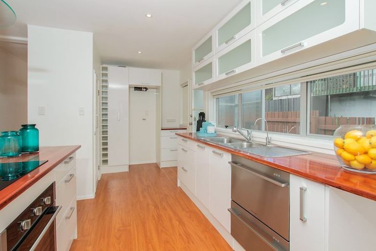 Photo of property in 1/5 Cezanne Place, New Lynn, Auckland, 0600