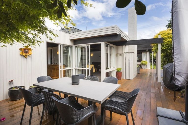 Photo of property in 11 Chilton Grove, Hokowhitu, Palmerston North, 4410