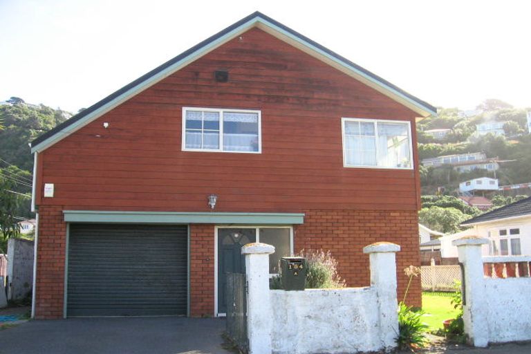 Photo of property in 154 Queens Drive, Lyall Bay, Wellington, 6022