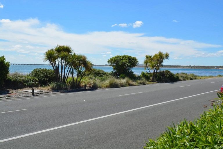 Photo of property in 258 Marine Parade, Bluff, 9814