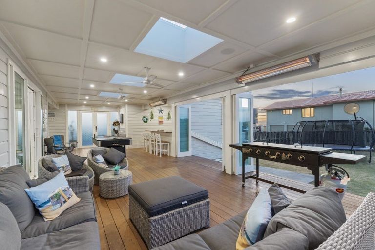 Photo of property in 10 Mariri Place, Waitarere Beach, Levin, 5510