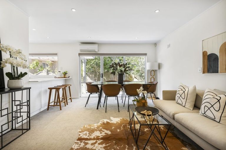 Photo of property in 16 Whitford Road, Howick, Auckland, 2014