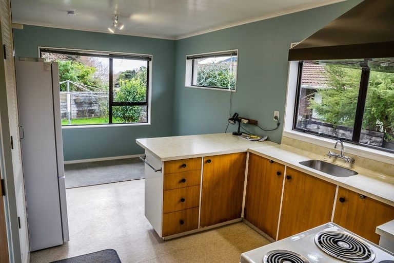 Photo of property in 3 Tawa Street, Tawa, Wellington, 5028