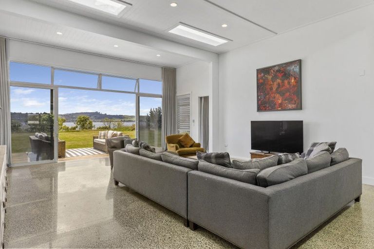 Photo of property in 8 Kuiwai Drive, Rainbow Point, Taupo, 3330