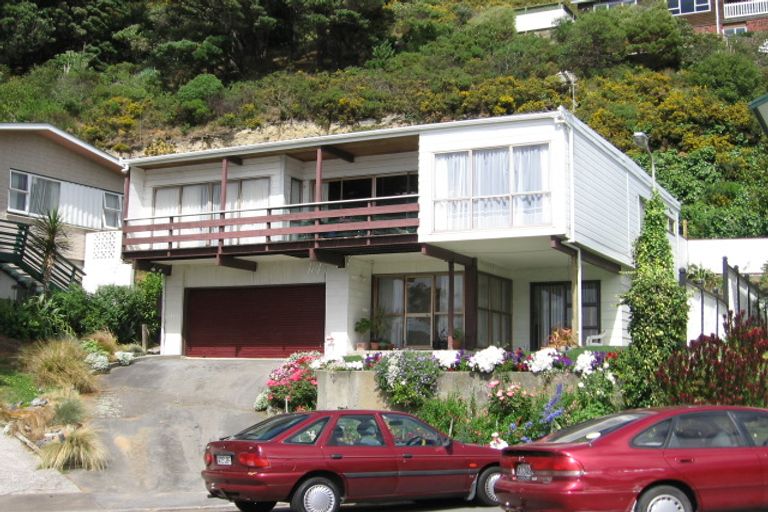 Photo of property in 34 Southern Cross Crescent, Island Bay, Wellington, 6023