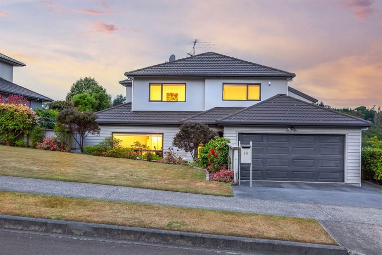 Photo of property in 19 Te Puia Drive, Aotea, Porirua, 5024