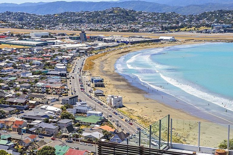 Photo of property in 10 Pari Tai Way, Houghton Bay, Wellington, 6023