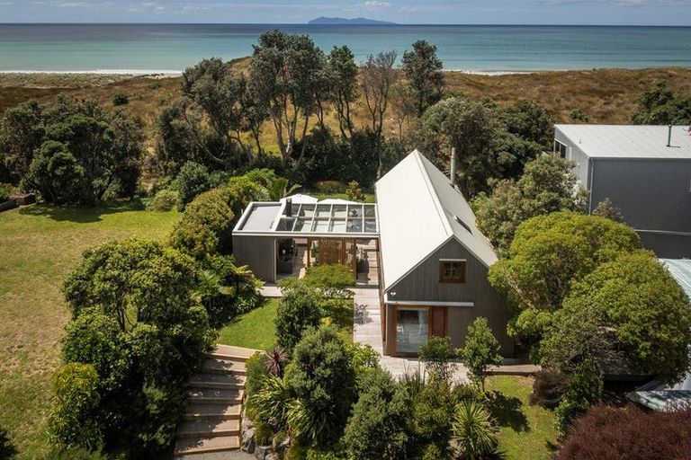 Photo of property in 2 Sea Crest Place, Bowentown, Waihi Beach, 3177