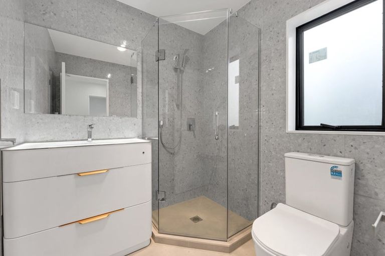 Photo of property in 2/97 Great South Road, Manurewa, Auckland, 2102