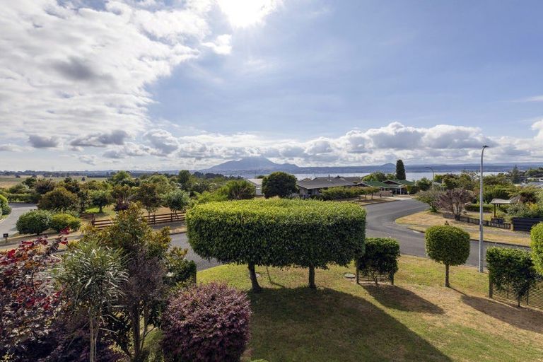 Photo of property in 2 Cherry Lane, Acacia Bay, Taupo, 3330
