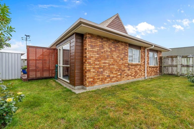 Photo of property in Rangeview Villas, 11/9 Fuller Close, Levin, 5510