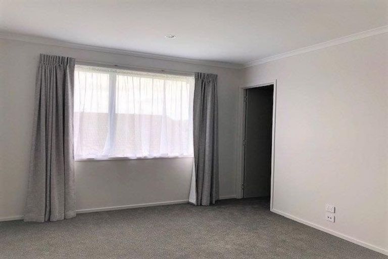 Photo of property in 50 Matija Place, Red Beach, 0932