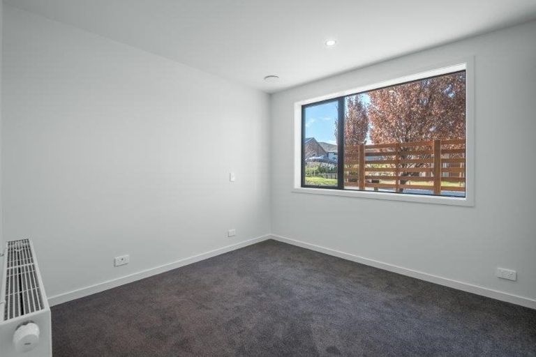 Photo of property in 1 Kapuka Lane, Wanaka, 9305