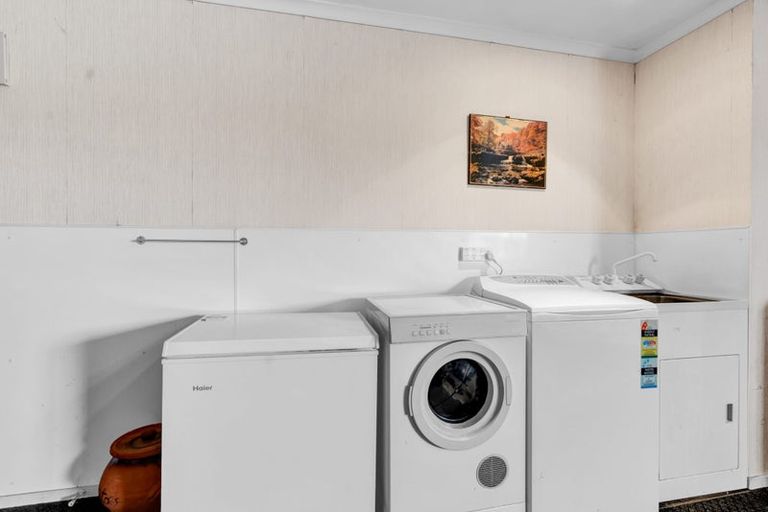 Photo of property in 1/9 Waiwera Place, Merrilands, New Plymouth, 4312