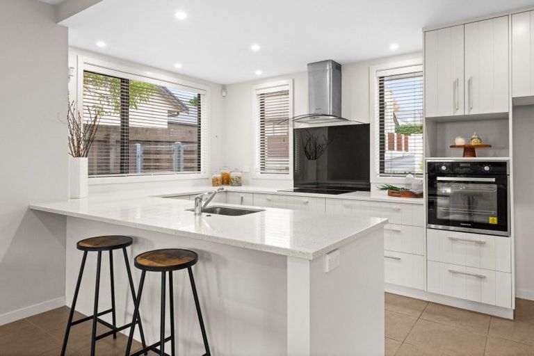 Photo of property in 9b Gillean Street, Havelock North, 4130