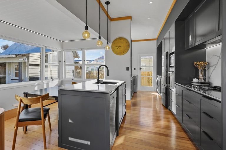 Photo of property in 77 Te Aroha Street, Hamilton East, Hamilton, 3216