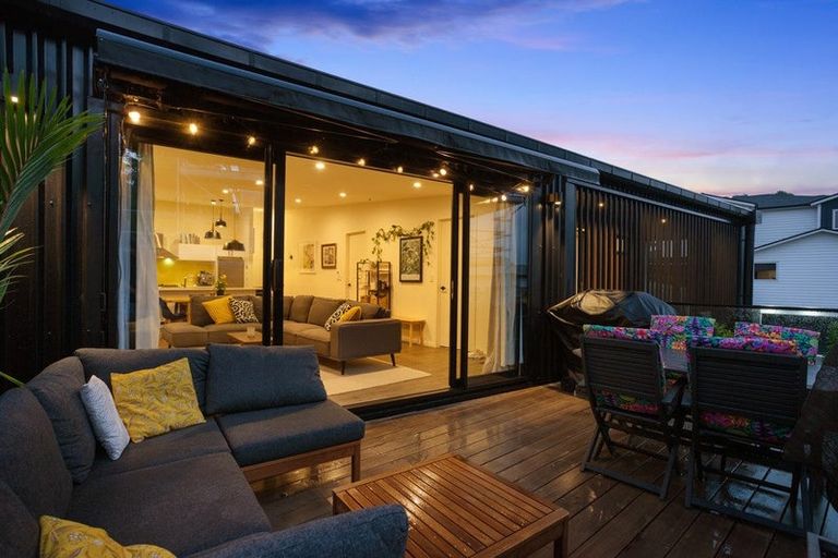Photo of property in 26 Arataki Views Way, Glen Eden, Auckland, 0602