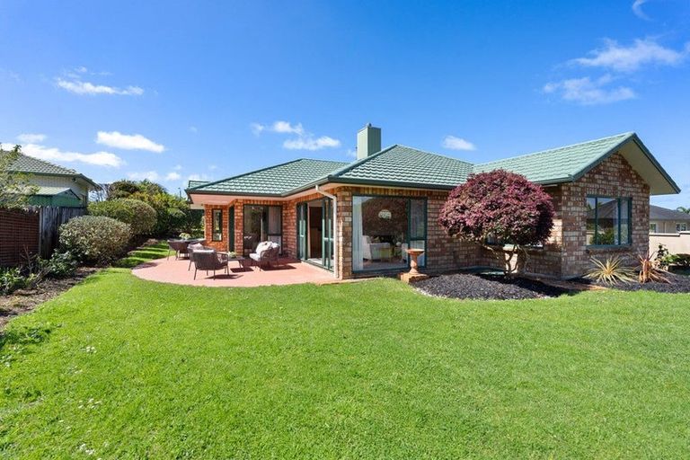 Photo of property in 52 Kath Hopper Drive, Orewa, 0931