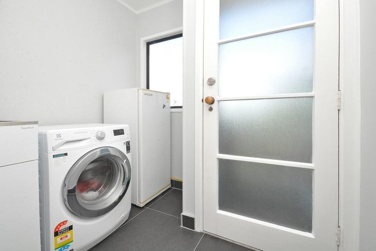 Photo of property in 19 Mckinley Road, Sunnyvale, Auckland, 0612