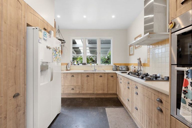 Photo of property in 20 Dye Access Road, Kaukapakapa, 0871