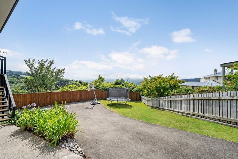 Photo of property in 26 Wisteria Grove, Maungaraki, Lower Hutt, 5010