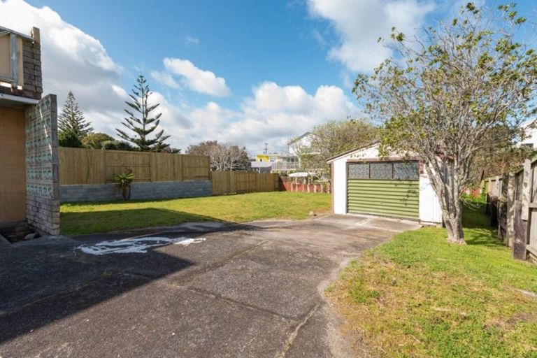 Photo of property in 56 Karewa Parade, Papamoa Beach, Papamoa, 3118